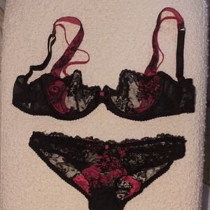 Agent Provocateur Maddy black lace pink Bra 32C and size 2 Panty set